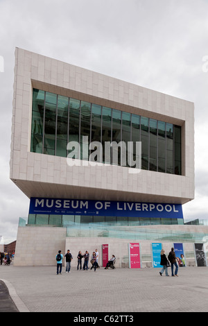 Le nouveau Musée de Liverpool sur l'eau à l'pierhead. Banque D'Images