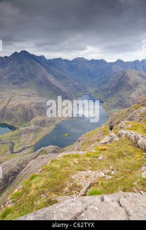 Vue sur le Loch Coruisk de Sgurr na ires, vers la crête dentelée du Black Cuillin, île de Skye, Écosse, Hébrides intérieures Banque D'Images