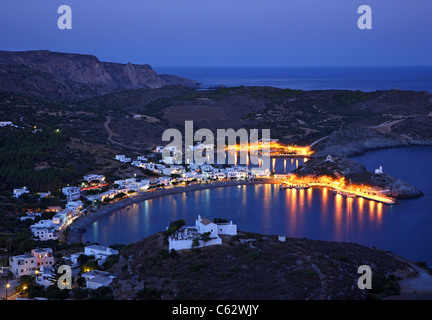 Vue panoramique vue de nuit village Kapsali de Hora (le 'capital') de Cythère (ou 'Cythère' island, Grèce. Banque D'Images