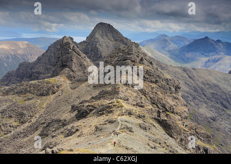 Rocheuses dentelées Cuillin noires sommets de Sgurr un Dromore West, Am Basteir Fionn et Sgurr nan Gillean de Bruach na Frithe, Isle of Skye Banque D'Images