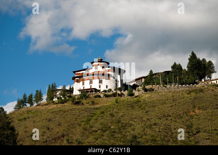 Musée national en haut de la colline au-dessus de Paro Dzong. Le Bhoutan. Banque D'Images