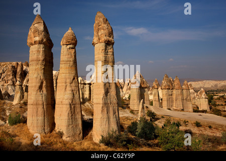 L 'Amour' dans la vallée de la Cappadoce, célèbre pour ses formations rocheuses en forme phallique, Anatolie, Turquie. Banque D'Images