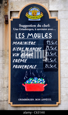 Bruxelles, Belgique. Restaurant sign - moules Moules / et prix Banque D'Images