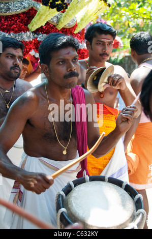 Drummers Festival hindou Kanjirapally Kerala Inde du Sud Banque D'Images