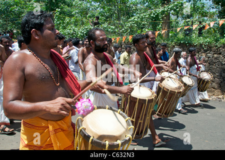 Drummers Festival hindou Kanjirapally Kerala Inde du Sud Banque D'Images