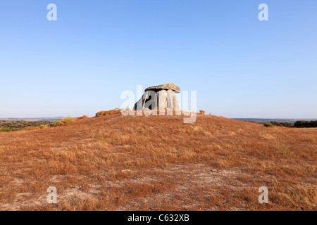 Tapadão dolmen à Crato, la deuxième plus grande au Portugal. Situé dans la région de Aldeia da Mata, Crato, district de Portalegre. Banque D'Images