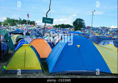 Tentes au Willa Arte Woodstock - le plus grand open air festival à Nowy, Pologne Banque D'Images
