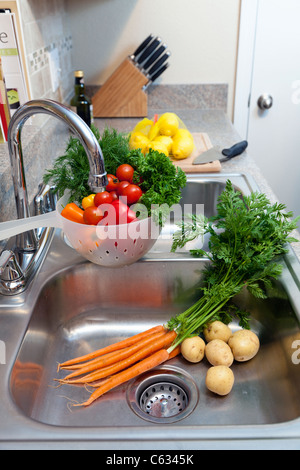 Des légumes frais dans la cuisine Banque D'Images