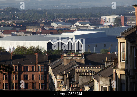 Riverside Museum Glasgow de transport et Voyage vu sur les toits de tenement, Glasgow, Écosse, Royaume-Uni Banque D'Images