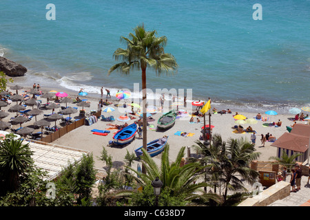 Playa Calahonda beach dans le centre de Nerja . Espagne Banque D'Images