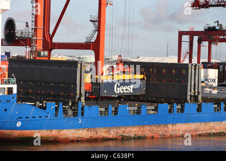 Opérations sur les conteneurs au port de Dublin en Irlande Banque D'Images