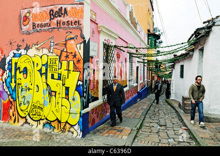 Les murs avec des graffitis, carré de Plazoleta del Chorro de Quevedo, quartier de La Candelaria, Bogota, Colombie Banque D'Images