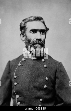 Général Braxton Bragg, CSA, mi-longueur portrait, face vers la droite. Banque D'Images
