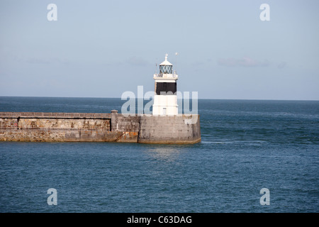 Holyhead brise-lames et phare Banque D'Images