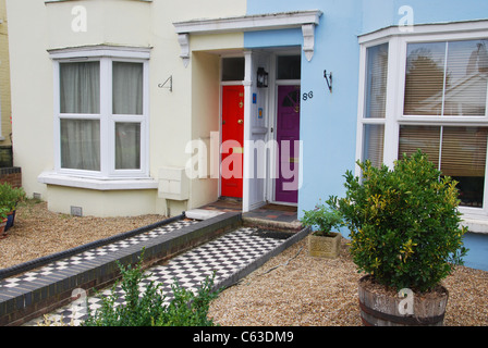 Portes avant avec chemin damier Horsham Sussex Royaume Uni Banque D'Images