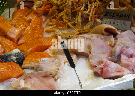 Fruits de mer affichée à un marché à Paris Banque D'Images