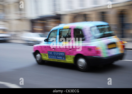 Taxi de Londres à Oxford High Street, Royaume-Uni Banque D'Images