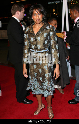 Regina King aux arrivées de MISS SYMPATHIE 2 Premiere, le Grauman's Chinese Theatre, Los Angeles, CA, le 23 mars 2005. Photo par : Banque D'Images