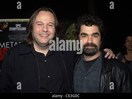 Film administration Bruce Sinofsky et Joe Berlinger à la première projection de Metallica : une sorte de monstre, New York, 7 juillet 2004. (Photo par Brad Barket/ l'Everett Collection) Banque D'Images