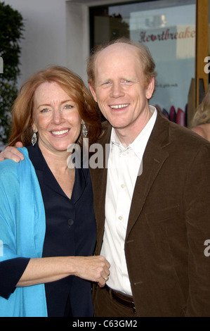 Cheryl Howard, Ron Howard aux arrivées de l'ombre à la Premiere, Universal Studios de Cinéma à Universal CityWalk, Los Angeles, Banque D'Images