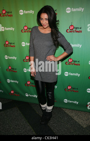 Shay Mitchell aux arrivées pour ABC Family's Winter Wonderland, le Centre de Rock Café à Rockefeller Center, New York, NY Décembre Banque D'Images