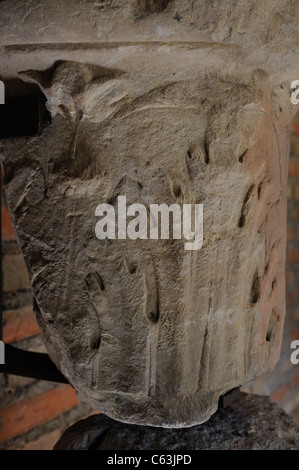 Chapiteau corinthien Renaissance Plateresque .( ) appartenant à l'Antiquarium - Mur d'ALCALA DE HENARES ( 13 ème ).L'ESPAGNE Banque D'Images