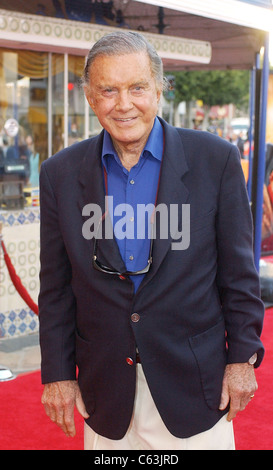 Cliff Robertson à la première mondiale de SPIDER-MAN 2, Los Angeles, Calif., le 22 juin 2004. (John Hayes/Everett Collection) Banque D'Images