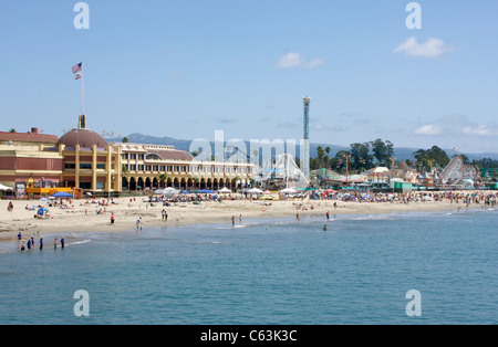 Activité le long de la Santa Cruz Beach Boardwalk de Santa Cruz, Californie Banque D'Images