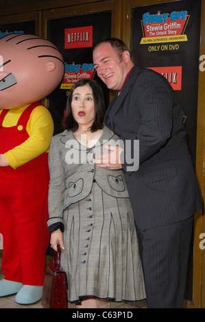 Alex Borstein Douglas Jackson, au niveau des arrivées de l'FAMILY GUY STEWIE GRIFFIN : the untold story DVD Parti, Mann's National Theatre, Los Angeles, CA, le 27 septembre 2005. Photo par : Michael Germana/Everett Collection Banque D'Images