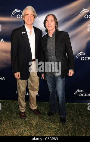Sam Waterston, Jackson Browne présents pour l'inauguration de l'Oceana, Parti Splash Accueil de Lois Robbins et Andrew Zaro, moulin à eau, NY 10 juillet 2010. Photo par : Rob riche/Everett Collection Banque D'Images