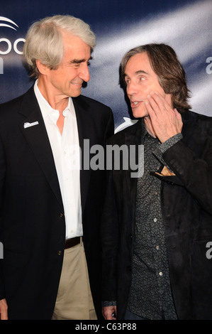 Sam Waterston, Jackson Browne présents pour l'inauguration de l'Oceana, Parti Splash Accueil de Lois Robbins et Andrew Zaro, moulin à eau, NY 10 juillet 2010. Photo par : Rob riche/Everett Collection Banque D'Images
