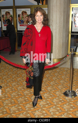 Jacqueline Bisset aux arrivées de MONSTER-IN-LAW Los Angeles Premiere, Mann's National Theatre à Westwood, Los Angeles, CA, le 29 avril 2005. Photo par : Michael Germana/Everett Collection Banque D'Images