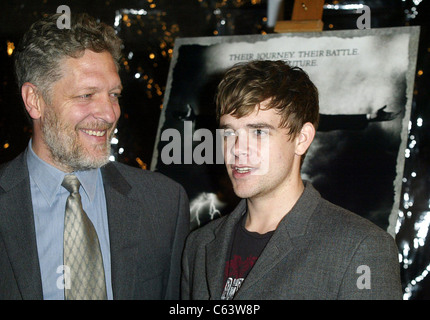 Clancy Brown, Nick Stahl à HBO Carnivale Saison 2 PREMIERE PARTIE, Los Angeles, CA, 06 janvier 2005. Photo par : Emilio Flores/Everett Collection Banque D'Images