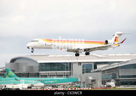 Vol Air Nostrum, à l'atterrissage à l'aéroport de Dublin Banque D'Images