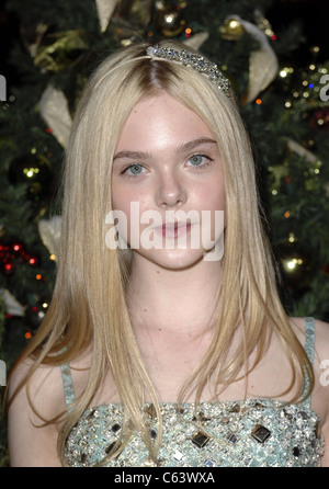 Elle Fanning aux arrivées de Casse-noisette en 3D Première Mondiale, The Grove, à Los Angeles, CA le 10 novembre 2010. Photo par : Elizabeth Goodenough/Everett Collection Banque D'Images