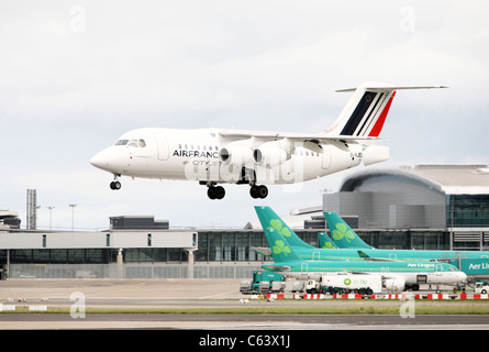 City Jet Air France à l'atterrissage à l'aéroport de Dublin Banque D'Images