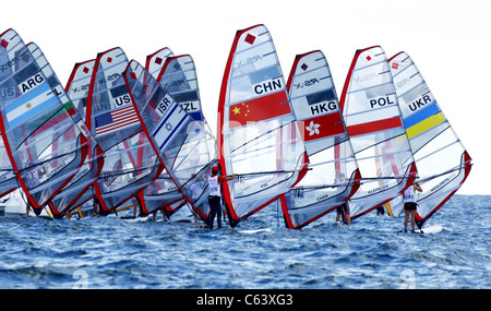 Aug 11 2008, Qingdao, Chine, les concurrents du Centre olympique de voile de Qingdao pendant les Jeux Olympiques de Beijing. sur emplacement pour Aug 11 - Partie 2, l'Été de Beijing 2008 Jeux Olympiques, Asie, Beijing, Chine, 11 août 2008. Photo par : Top Photo/Courtesy Everett Coll/USA L'HOMME SEULEMENT Banque D'Images