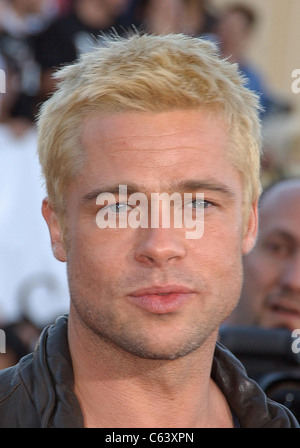 Brad Pitt aux arrivées de M. et Mme Smith Premiere, Mann Village Theatre, Los Angeles, CA, Juin 07, 2005. Photo par : John Hayes/Everett Collection Banque D'Images