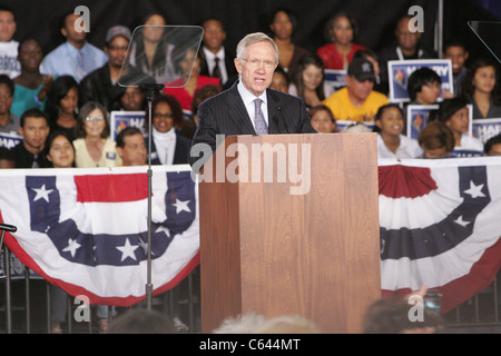 Le sénateur du Nevada Harry Reid participeront à un compte à rebours jusqu'à la victoire, rallye pour les Démocrates, Gymnase de l'école Haute Canyon Springs, North Las Vegas, NV Le 1 novembre 2010. Photo par : James Atoa/Everett Collection Banque D'Images