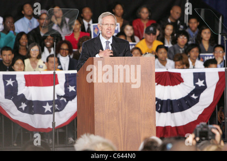 Le sénateur du Nevada Harry Reid participeront à un compte à rebours jusqu'à la victoire, rallye pour les Démocrates, Gymnase de l'école Haute Canyon Springs, North Las Vegas, NV Le 1 novembre 2010. Photo par : James Atoa/Everett Collection Banque D'Images