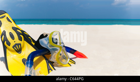 Situé sur la plage, plongée avec tuba Banque D'Images