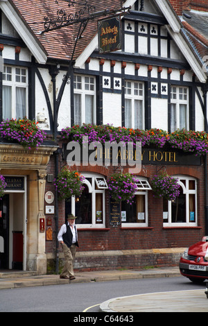 The Abbey Hotel à Church Street, à Romsey, Hampshire, Royaume-Uni en août Banque D'Images