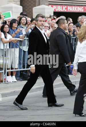 Pierce Brosnan au niveau des arrivées pour le matador en première mondiale au Festival du Film de Toronto, Roy Thompson Hall, Toronto, ON, le 15 septembre 2005. Photo par : Malcolm Taylor/Everett Collection Banque D'Images