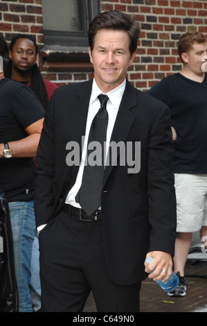 Mark Wahlberg en apparence pour le talk show Late Show with David Letterman, Ed Sullivan Theater, New York, NY Le 2 août 2010. Banque D'Images