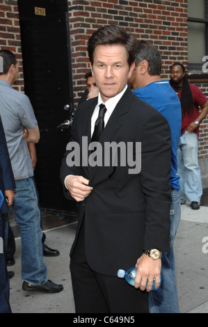 Mark Wahlberg en apparence pour le talk show Late Show with David Letterman, Ed Sullivan Theater, New York, NY Le 2 août 2010. Banque D'Images