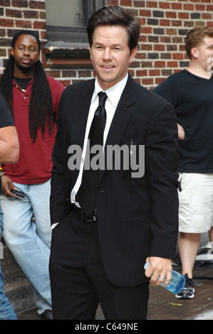 Mark Wahlberg en apparence pour le talk show Late Show with David Letterman, Ed Sullivan Theater, New York, NY Le 2 août 2010. Banque D'Images