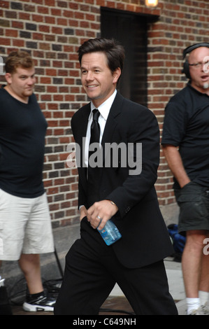 Mark Wahlberg en apparence pour le talk show Late Show with David Letterman, Ed Sullivan Theater, New York, NY Le 2 août 2010. Banque D'Images