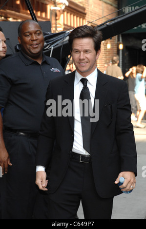 Mark Wahlberg en apparence pour le talk show Late Show with David Letterman, Ed Sullivan Theater, New York, NY Le 2 août 2010. Banque D'Images