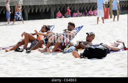 'Sweetheart' Sammi Giancola, Ronnie Ortiz-Magro, Paul Delvecchio 'DJ Pauly D', Vinny Guadagnino dehors et environ pour Jersey Shore Banque D'Images