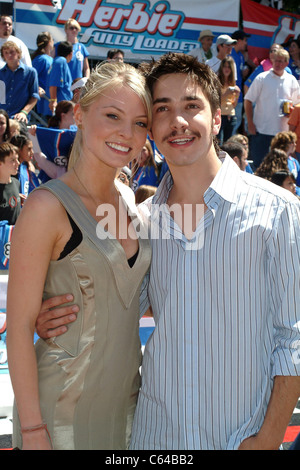 Kaitlin Doubleday, Justin Long aux arrivées de Herbie : Fully Loaded Première mondiale, El Capitan Theatre, Los Angeles, CA, dimanche 19 juin 2005. Photo par : Tony Gonzalez/Everett Collection Banque D'Images